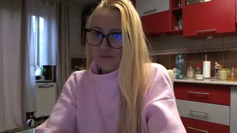 Snapshot of melly_rosey chatting on 11-26-25, 07:31 Melly online show from 11-26-25, 07:31