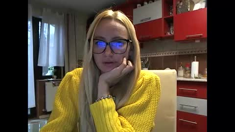 Snapshot of melly_rosey chatting on 11-28-25, 08:28 Melly online show from 11-28-25, 08:28