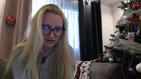 Snapshot of melly_rosey chatting on 12-05-25, 07:50 Melly online show from 12-05-25, 07:50