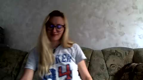 Melly online show from 05-23-26, 06:51