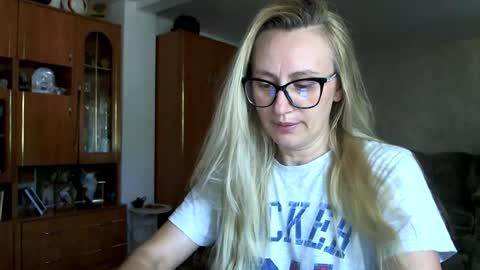 Melly online show from 06-29-26, 12:49