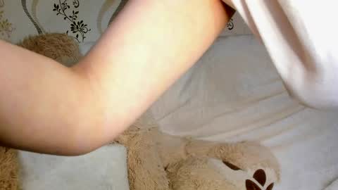 MelMooon online show from 05-06-26, 10:04