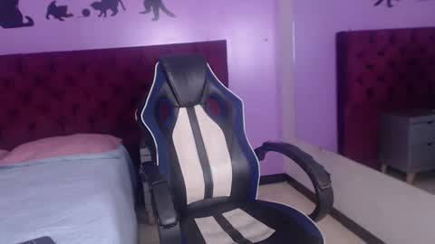 Snapshot of meloddyy__ chatting on 01-13-26, 12:43 Meloddyy online show from 01-13-26, 12:43