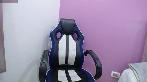 Snapshot of meloddyy__ chatting on 02-10-26, 06:01 Meloddyy online show from 02-10-26, 06:01