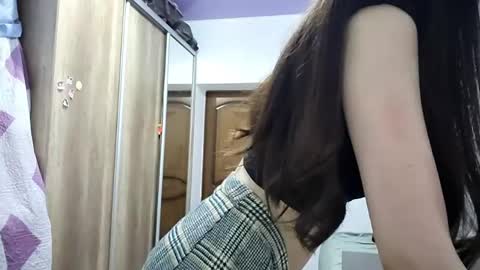 Snapshot of melodeehayden chatting on 04-30-26, 08:57 Nika online show from 04-30-26, 08:57