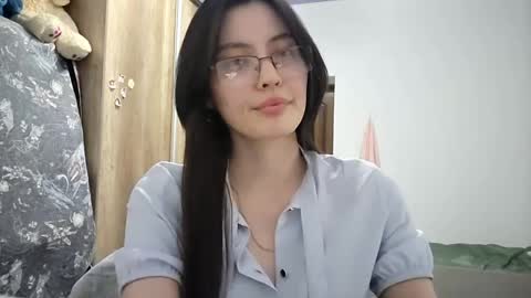 Snapshot of melodeehayden chatting on 05-06-26, 03:28 Nika online show from 05-06-26, 03:28
