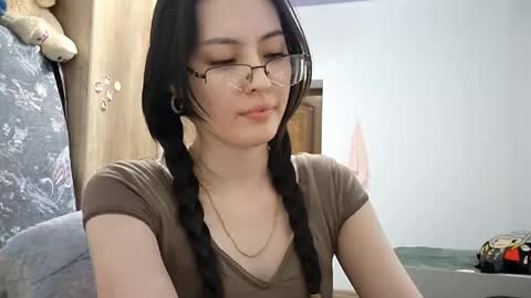 Snapshot of melodeehayden chatting on 05-08-26, 03:39 Nika online show from 05-08-26, 03:39