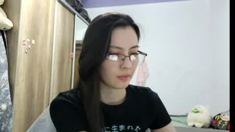 Snapshot of melodeehayden chatting on 05-14-26, 03:30 Nika online show from 05-14-26, 03:30