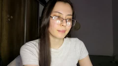 Snapshot of melodeehayden chatting on 05-24-26, 03:50 Nika online show from 05-24-26, 03:50