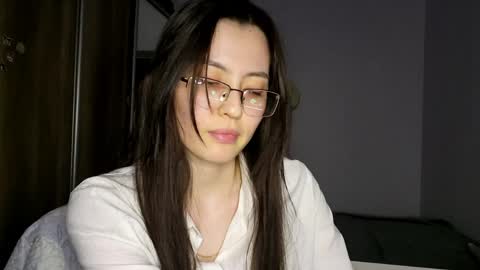 Snapshot of melodeehayden chatting on 05-29-26, 03:32 Nika online show from 05-29-26, 03:32