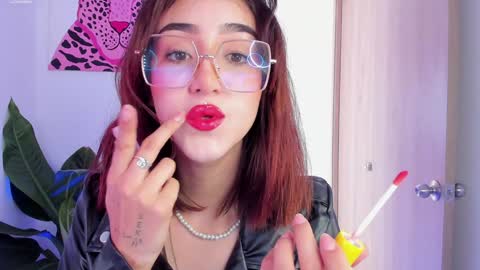 Snapshot of melodie_roy chatting on 02-05-25, 05:09 Melodie Roy 999 online show from 02-05-25, 05:09