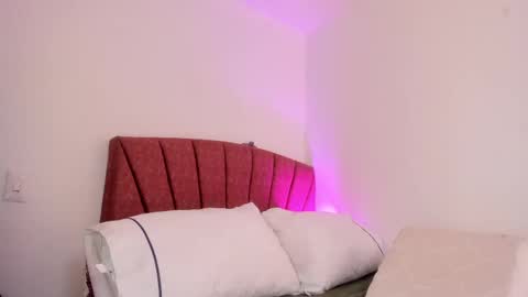  Leslie  online show from 10-25-25, 02:56