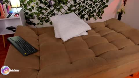 Snapshot of melody_cute10 chatting on 02-27-25, 02:43 melody_cute10 online show from 02-27-25, 02:43