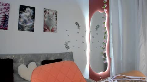 Snapshot of melody_cute10 chatting on 09-12-25, 03:45 melody_cute10 online show from 09-12-25, 03:45