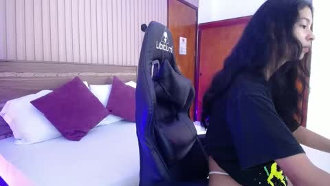 Snapshot of melody_flowers chatting on 12-04-24, 12:14 Melody online show from 12-04-24, 12:14