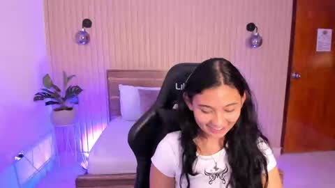 Snapshot of melody_flowers chatting on 12-30-24, 03:24 Melody online show from 12-30-24, 03:24