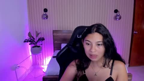 Snapshot of melody_flowers chatting on 01-06-25, 03:51 Melody online show from 01-06-25, 03:51