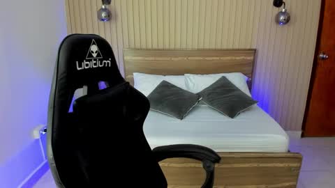 Snapshot of melody_flowers chatting on 01-07-25, 12:09 Melody online show from 01-07-25, 12:09