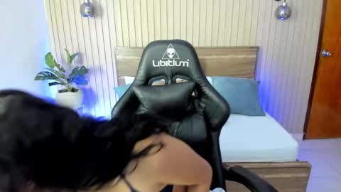 Snapshot of melody_flowers chatting on 01-08-25, 12:15 Melody online show from 01-08-25, 12:15