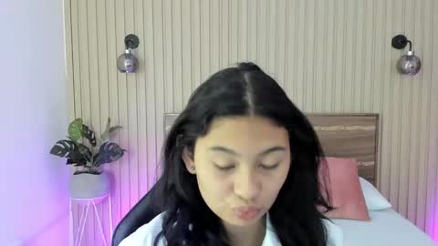 Snapshot of melody_flowers chatting on 01-31-25, 11:56 Melody online show from 01-31-25, 11:56