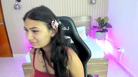 Snapshot of melody_flowers chatting on 02-22-25, 03:25 Melody online show from 02-22-25, 03:25