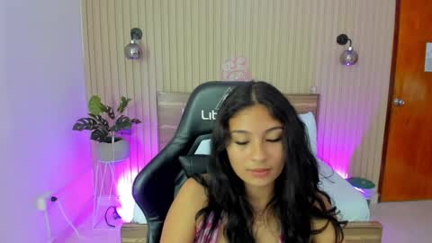 Snapshot of melody_flowers chatting on 03-07-25, 03:28 Melody online show from 03-07-25, 03:28