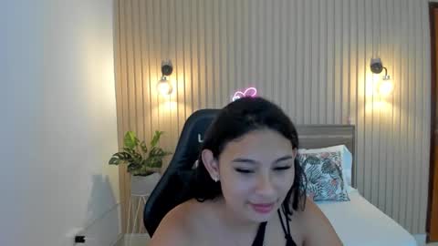 Snapshot of melody_flowers chatting on 03-08-25, 03:24 Melody online show from 03-08-25, 03:24