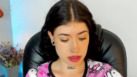 Snapshot of melody_suarez chatting on 12-27-24, 10:59 MELODY online show from 12-27-24, 10:59