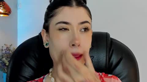 Snapshot of melody_suarez chatting on 12-28-24, 07:43 MELODY online show from 12-28-24, 07:43