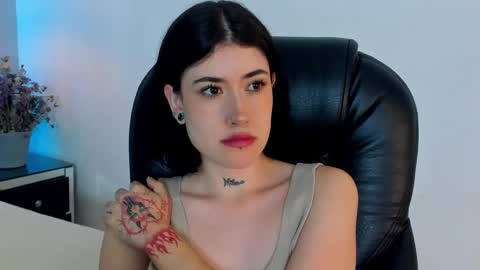 Snapshot of melody_suarez chatting on 12-30-24, 10:55 MELODY online show from 12-30-24, 10:55