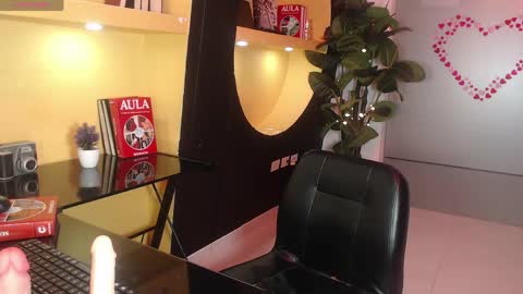 Snapshot of melodyblazze chatting on 05-15-26, 08:16 online show from 05-15-26, 08:16