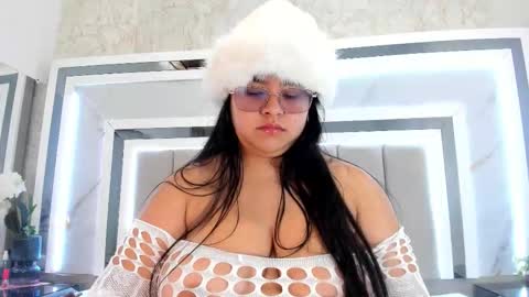 Snapshot of melodycharlotte chatting on 10-18-25, 01:12 melodycharlotte online show from 10-18-25, 01:12