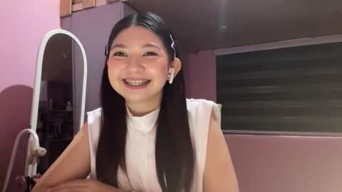 Snapshot of melodygrueber chatting on 03-27-26, 02:39 Bella online show from 03-27-26, 02:39