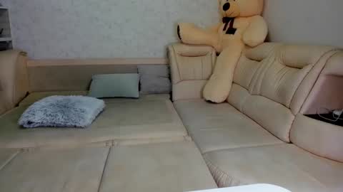 Snapshot of melodyhewit chatting on 01-08-25, 04:11 Masha online show from 01-08-25, 04:11