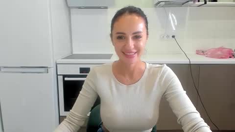 Snapshot of melodyhewit chatting on 10-01-25, 07:03 Masha online show from 10-01-25, 07:03