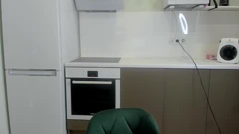 Snapshot of melodyhewit chatting on 10-19-25, 07:20 Masha online show from 10-19-25, 07:20