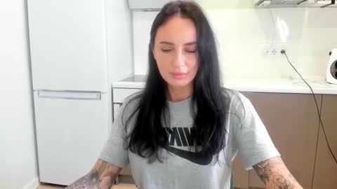 Snapshot of melodyhewit chatting on 12-19-25, 10:11 Masha online show from 12-19-25, 10:11