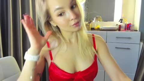 Snapshot of melodyillves chatting on 05-18-26, 01:45 melodyillves online show from 05-18-26, 01:45