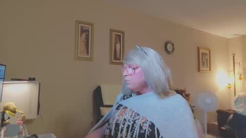 Melody online show from 09-22-25, 01:46