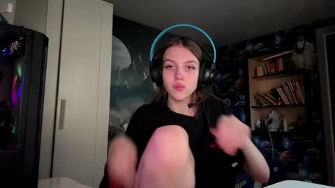 Hi Im Aria 18 years old online show from 09-21-25, 12:07