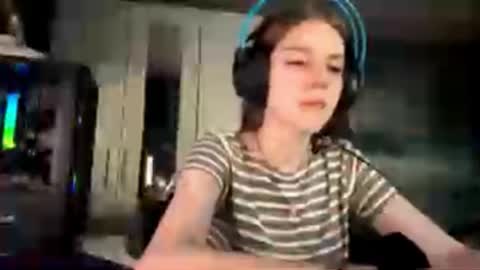Hi Im Aria 18 years old online show from 10-08-25, 06:22