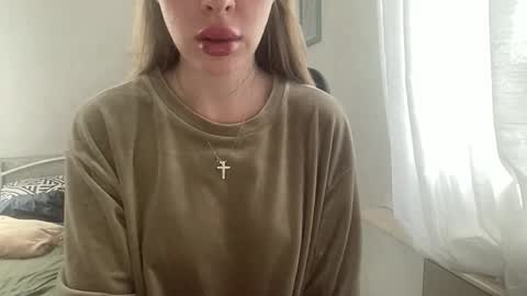 Snapshot of meloodiesweet chatting on 11-16-25, 11:16 Melodie Sweet online show from 11-16-25, 11:16