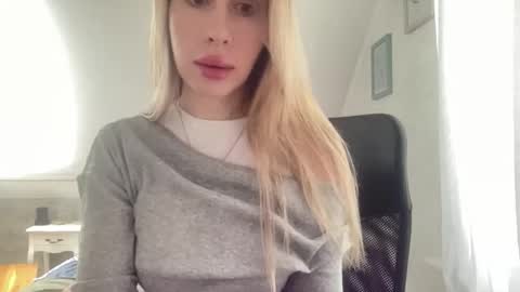 Snapshot of meloodiesweet chatting on 11-22-25, 08:57 Melodie Sweet online show from 11-22-25, 08:57