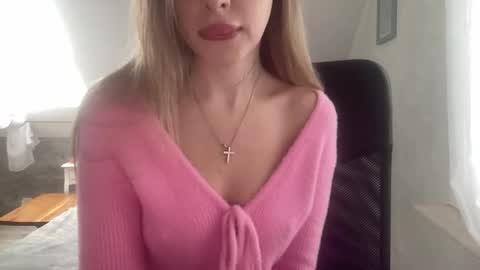 Snapshot of meloodiesweet chatting on 11-29-25, 09:23 Melodie Sweet online show from 11-29-25, 09:23