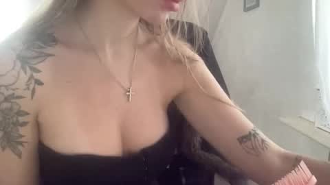 Snapshot of meloodiesweet chatting on 11-30-25, 10:08 Melodie Sweet online show from 11-30-25, 10:08