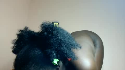 Snapshot of melrose_nadia chatting on 06-16-26, 11:35 mel online show from 06-16-26, 11:35
