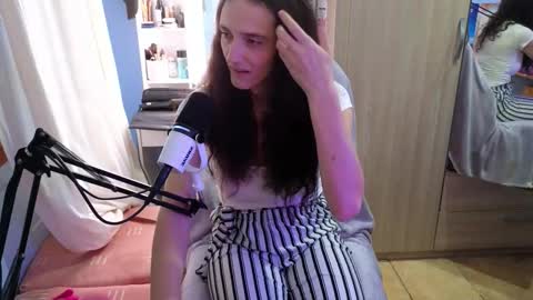 Snapshot of memisecrets chatting on 10-25-25, 05:30 Megumi Aina online show from 10-25-25, 05:30