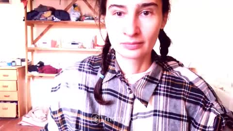 Snapshot of memorningdew chatting on 01-01-25, 09:17 Yummygirl online show from 01-01-25, 09:17