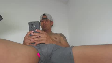 Snapshot of mensexydick20 chatting on 12-20-25, 03:46 big brown online show from 12-20-25, 03:46