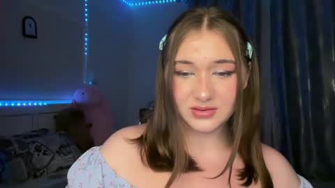 Snapshot of meow_claws chatting on 07-10-26, 06:32 Kitten online show from 07-10-26, 06:32